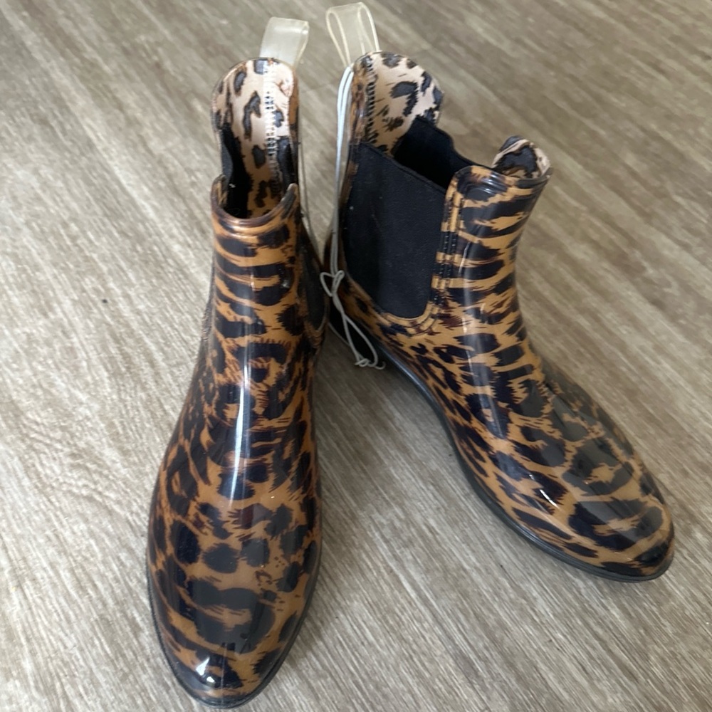 Magellan brown and black leopard rain booties 9
